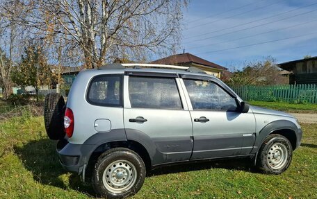 Chevrolet Niva I рестайлинг, 2011 год, 440 000 рублей, 4 фотография