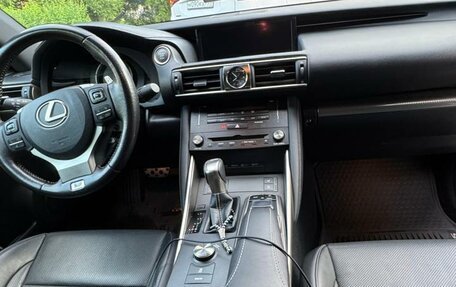 Lexus IS III, 2018 год, 2 050 000 рублей, 26 фотография