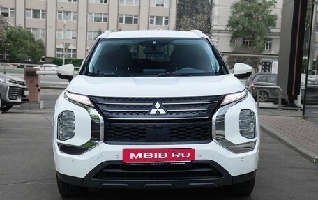 Mitsubishi Outlander, 2022 год, 2 850 000 рублей, 2 фотография