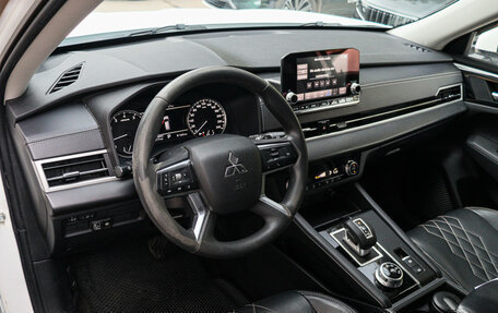 Mitsubishi Outlander, 2022 год, 2 850 000 рублей, 11 фотография