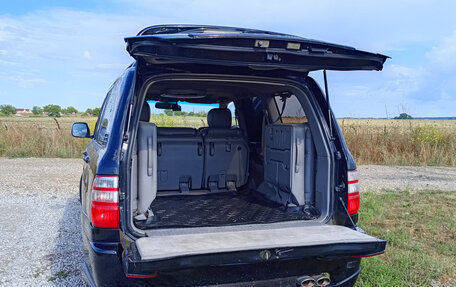 Toyota Land Cruiser 100 рестайлинг 2, 2003 год, 1 800 000 рублей, 17 фотография