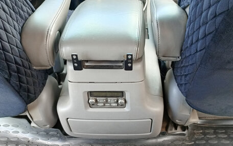 Toyota Land Cruiser 100 рестайлинг 2, 2003 год, 1 800 000 рублей, 23 фотография