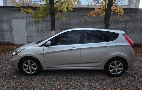 Hyundai Solaris II рестайлинг, 2011 год, 725 000 рублей, 3 фотография