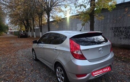 Hyundai Solaris II рестайлинг, 2011 год, 725 000 рублей, 4 фотография