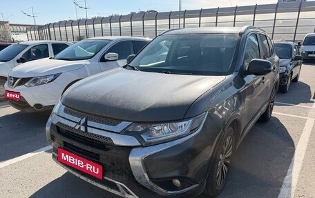 Mitsubishi Outlander III рестайлинг 3, 2019 год, 2 200 000 рублей, 1 фотография