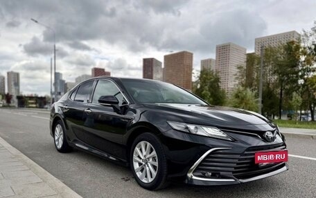 Toyota Camry, 2022 год, 3 090 000 рублей, 2 фотография