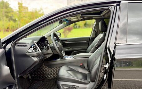 Toyota Camry, 2022 год, 3 090 000 рублей, 5 фотография