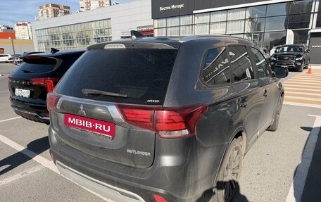 Mitsubishi Outlander III рестайлинг 3, 2019 год, 2 200 000 рублей, 3 фотография