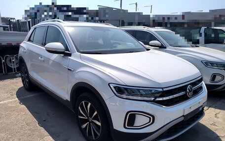 Volkswagen T-Roc I, 2023 год, 2 130 000 рублей, 3 фотография