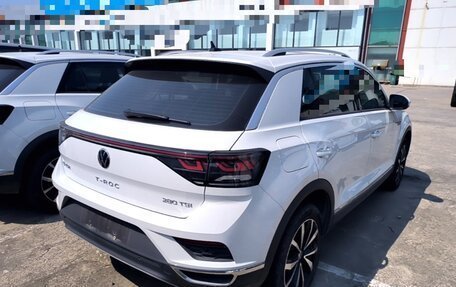 Volkswagen T-Roc I, 2023 год, 2 130 000 рублей, 4 фотография