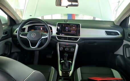 Volkswagen T-Roc I, 2023 год, 2 130 000 рублей, 10 фотография
