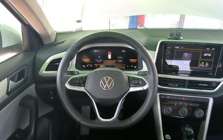 Volkswagen T-Roc I, 2023 год, 2 130 000 рублей, 11 фотография