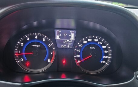 Hyundai Solaris II рестайлинг, 2015 год, 890 000 рублей, 9 фотография