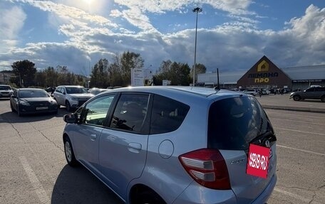 Honda Fit III, 2010 год, 750 000 рублей, 8 фотография