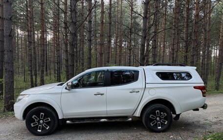 Mitsubishi L200 IV рестайлинг, 2015 год, 2 290 000 рублей, 2 фотография