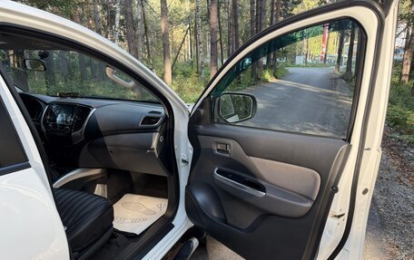 Mitsubishi L200 IV рестайлинг, 2015 год, 2 290 000 рублей, 9 фотография