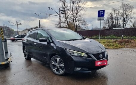 Nissan Leaf II, 2018 год, 1 890 000 рублей, 2 фотография
