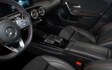 Mercedes-Benz CLA, 2019 год, 2 960 000 рублей, 20 фотография