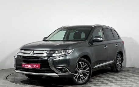 Mitsubishi Outlander III рестайлинг 3, 2018 год, 1 990 000 рублей, 1 фотография