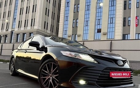 Toyota Camry, 2021 год, 3 300 000 рублей, 3 фотография