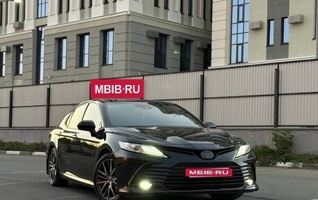 Toyota Camry, 2021 год, 3 300 000 рублей, 2 фотография