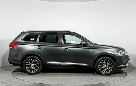 Mitsubishi Outlander III рестайлинг 3, 2018 год, 1 990 000 рублей, 4 фотография