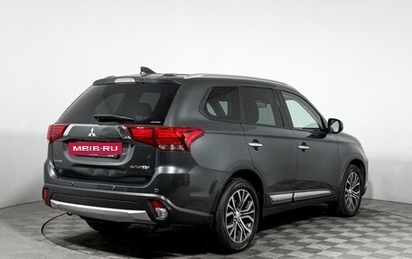 Mitsubishi Outlander III рестайлинг 3, 2018 год, 1 990 000 рублей, 5 фотография