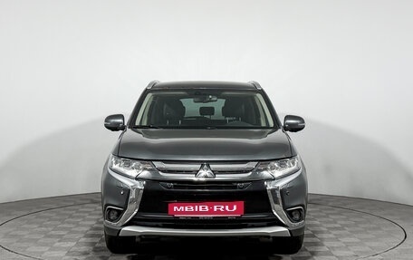 Mitsubishi Outlander III рестайлинг 3, 2018 год, 1 990 000 рублей, 2 фотография