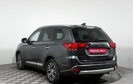 Mitsubishi Outlander III рестайлинг 3, 2018 год, 1 990 000 рублей, 7 фотография