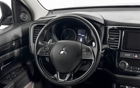 Mitsubishi Outlander III рестайлинг 3, 2018 год, 1 990 000 рублей, 16 фотография
