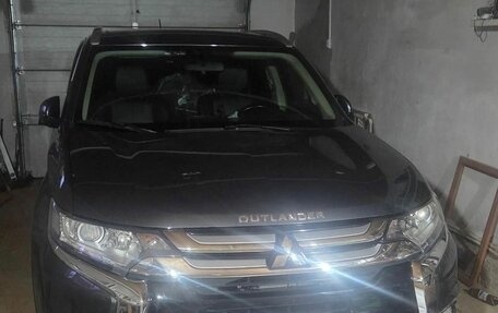 Mitsubishi Outlander III рестайлинг 3, 2016 год, 1 800 000 рублей, 1 фотография