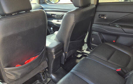 Mitsubishi Outlander III рестайлинг 3, 2016 год, 1 800 000 рублей, 10 фотография