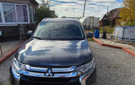 Mitsubishi Outlander III рестайлинг 3, 2016 год, 1 800 000 рублей, 2 фотография