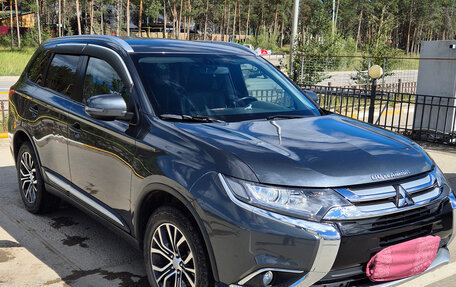 Mitsubishi Outlander III рестайлинг 3, 2016 год, 1 800 000 рублей, 11 фотография