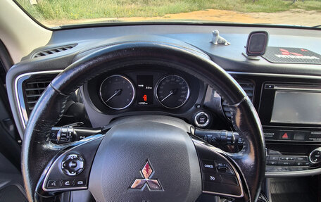 Mitsubishi Outlander III рестайлинг 3, 2016 год, 1 800 000 рублей, 8 фотография