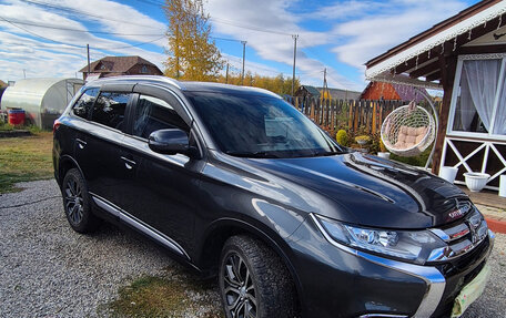 Mitsubishi Outlander III рестайлинг 3, 2016 год, 1 800 000 рублей, 3 фотография