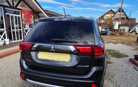 Mitsubishi Outlander III рестайлинг 3, 2016 год, 1 800 000 рублей, 5 фотография