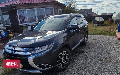 Mitsubishi Outlander III рестайлинг 3, 2016 год, 1 800 000 рублей, 4 фотография