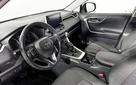 Toyota RAV4, 2019 год, 2 590 000 рублей, 9 фотография
