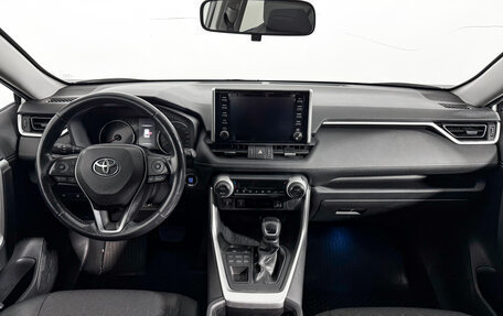 Toyota RAV4, 2019 год, 2 590 000 рублей, 15 фотография