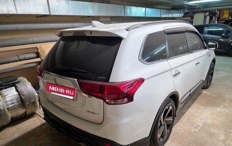 Mitsubishi Outlander III рестайлинг 3, 2020 год, 3 900 000 рублей, 2 фотография