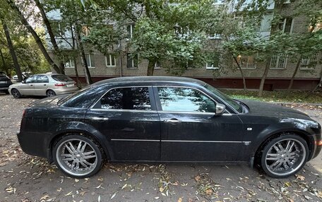 Chrysler 300C II, 2006 год, 1 400 000 рублей, 14 фотография