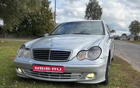Mercedes-Benz C-Класс, 2004 год, 540 000 рублей, 1 фотография