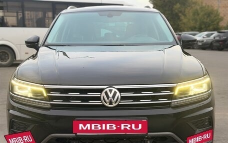 Volkswagen Tiguan II, 2017 год, 2 090 000 рублей, 13 фотография