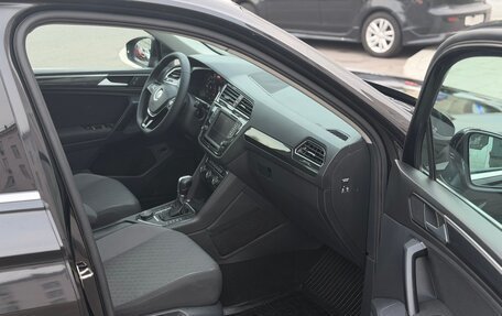 Volkswagen Tiguan II, 2017 год, 2 090 000 рублей, 25 фотография