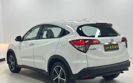 Honda Vezel, 2022 год, 1 175 000 рублей, 6 фотография