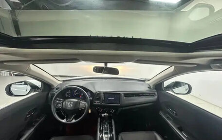 Honda Vezel, 2022 год, 1 175 000 рублей, 10 фотография