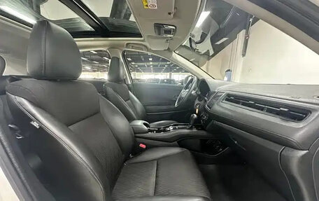 Honda Vezel, 2022 год, 1 175 000 рублей, 9 фотография