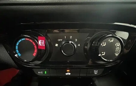 Honda Vezel, 2022 год, 1 175 000 рублей, 19 фотография