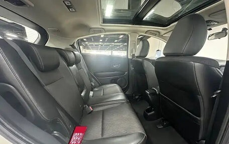 Honda Vezel, 2022 год, 1 175 000 рублей, 21 фотография